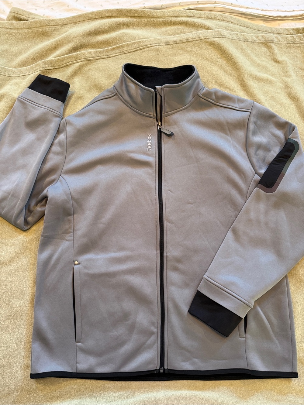 Reebok Men's Light Gray Softshell Full-Zip Jacket with Black Accents